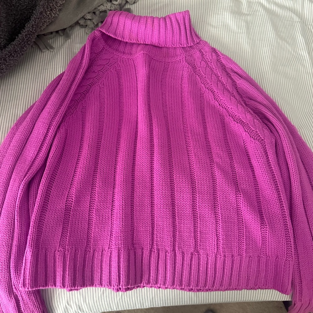 Pink short sweater